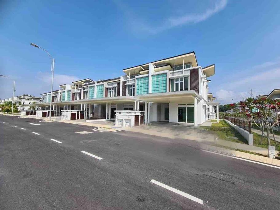 Luxury 2-Storey Terrace House Near Ioi City Mall Putrajaya Luaran gambar